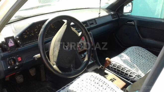 Mercedes E 200 1987, 150,000 km - 0.2 l - Bakı