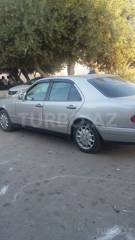 Mercedes E 240 1999, 383,421 km - 2.4 l - Bakı