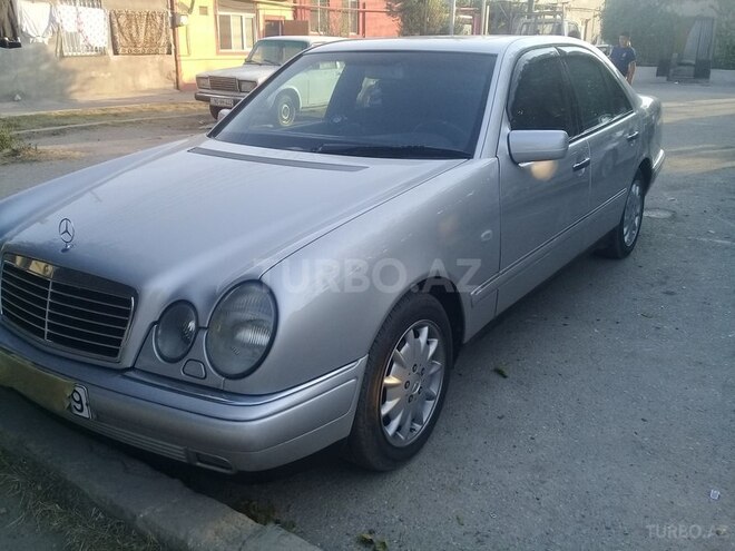 Mercedes E 240 1999, 383,421 km - 2.4 l - Bakı