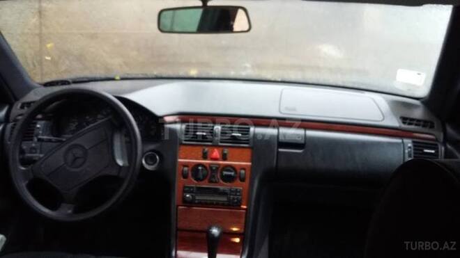 Mercedes E 240 1998, 270,000 km - 2.4 l - Lerik