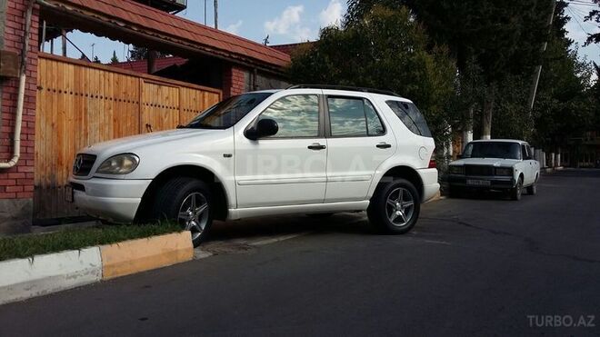 Mercedes ML 320 1999, 176,000 km - 3.2 l - Zaqatala