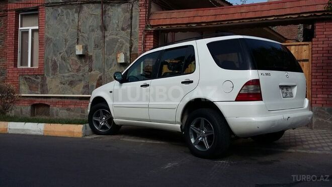 Mercedes ML 320 1999, 176,000 km - 3.2 l - Zaqatala