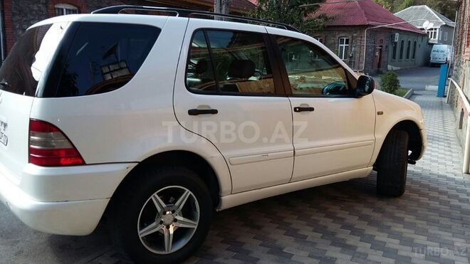 Mercedes ML 320 1999, 176,000 km - 3.2 l - Zaqatala