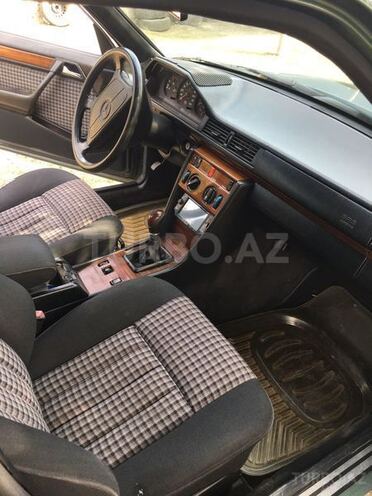 Mercedes E 200 1994, 350,000 km - 2.0 l - Zaqatala