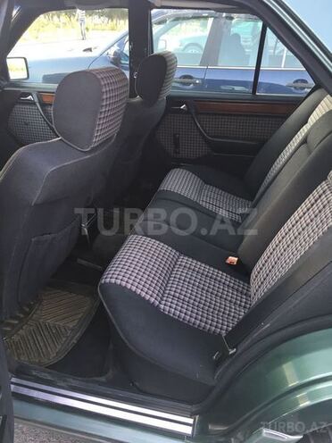 Mercedes E 200 1994, 350,000 km - 2.0 l - Zaqatala