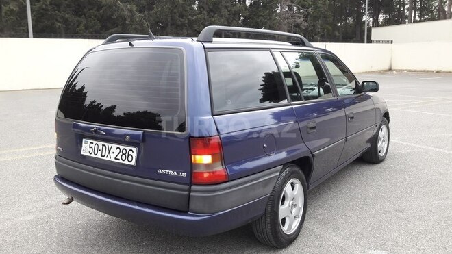 Opel Astra 1996, 175,000 km - 1.6 l - Sumqayıt
