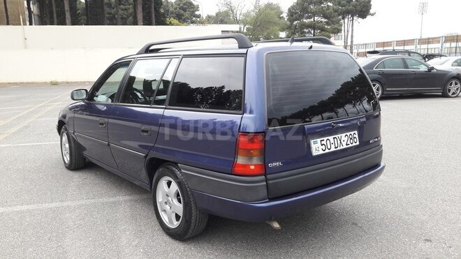 Opel Astra 1996, 175,000 km - 1.6 l - Sumqayıt