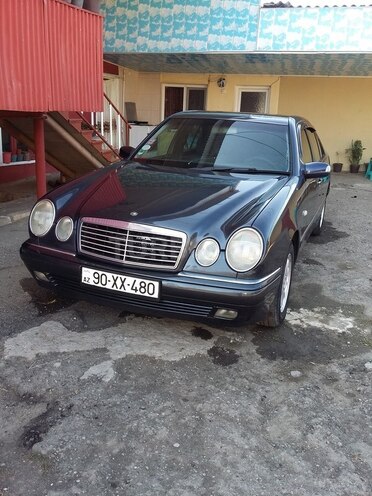 Mercedes E 200 1998, 425,000 km - 2.0 л - Qazax