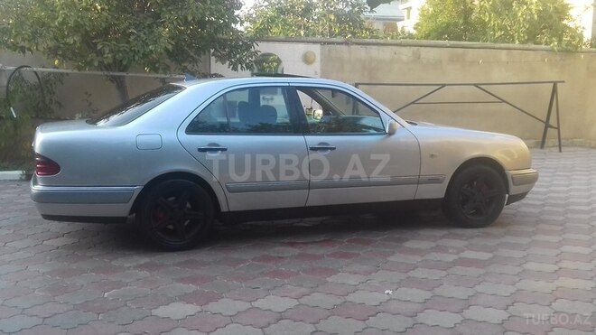 Mercedes E 240 1999, 230,000 km - 2.4 l - Bakı