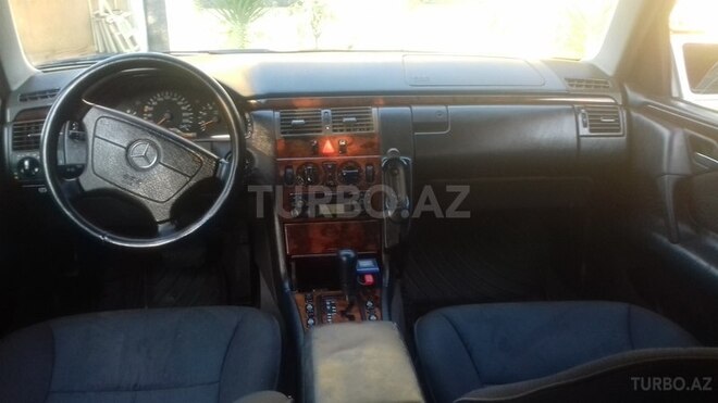 Mercedes E 240 1999, 230,000 km - 2.4 l - Bakı