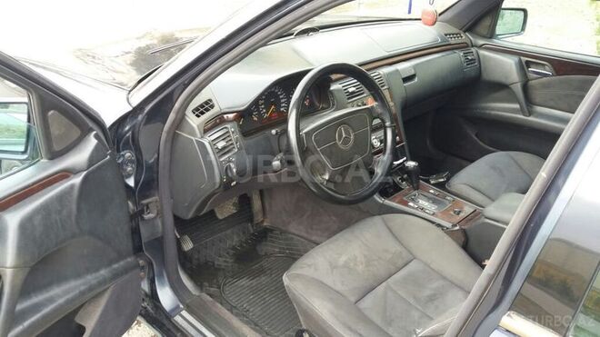 Mercedes E 230 1997, 212,000 km - 2.3 l - Sumqayıt