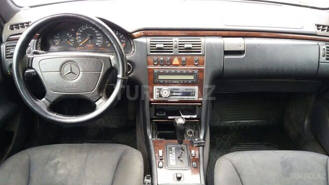 Mercedes E 230 1997, 212,000 km - 2.3 l - Sumqayıt