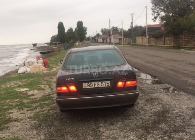 Mercedes E 270 2001, 310,000 km - 2.7 l - Bakı