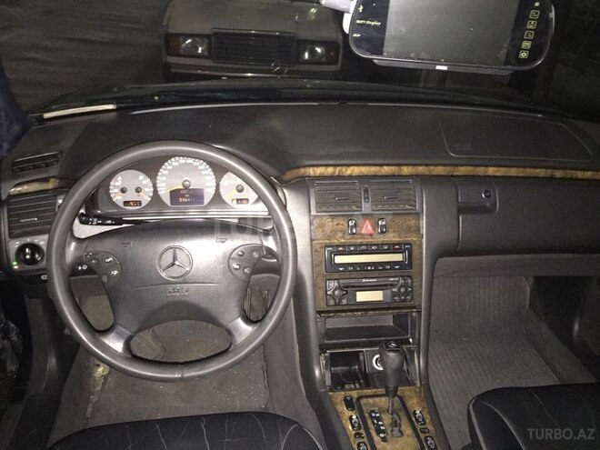 Mercedes E 270 2001, 310,000 km - 2.7 l - Bakı