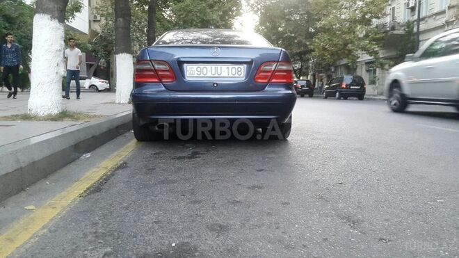 Mercedes E 320 1999, 210,000 km - 3.2 l - Bakı