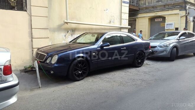 Mercedes E 320 1999, 210,000 km - 3.2 l - Bakı