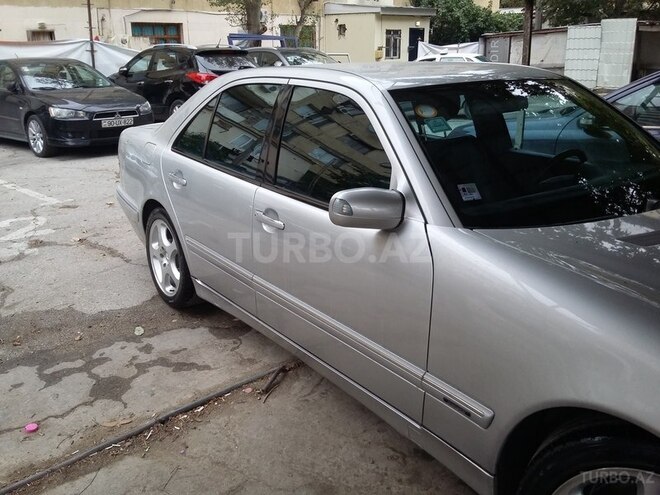 Mercedes E 270 2001, 316,800 km - 2.7 л - Bakı
