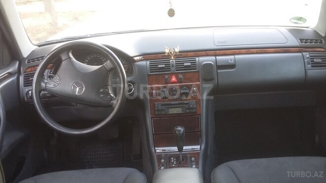 Mercedes E 200 2001, 194,000 km - 2.0 l - Sumqayıt