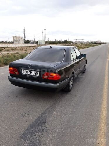 Mercedes E 230 1995, 268,000 km - 2.3 л - Sumqayıt