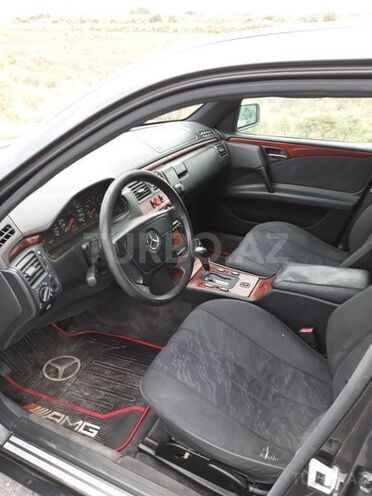 Mercedes E 230 1995, 268,000 km - 2.3 л - Sumqayıt