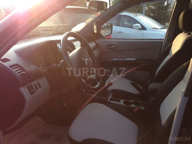 Mitsubishi L200 2013, 70,400 km - 2.5 l - Bakı