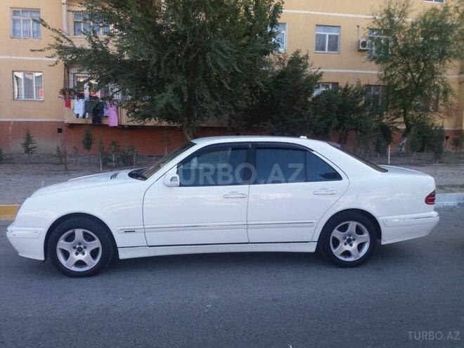 Mercedes E 220 2001, 272,000 km - 2.2 l - Sumqayıt