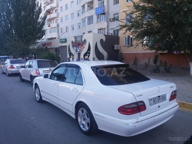 Mercedes E 220 2001, 272,000 km - 2.2 l - Sumqayıt