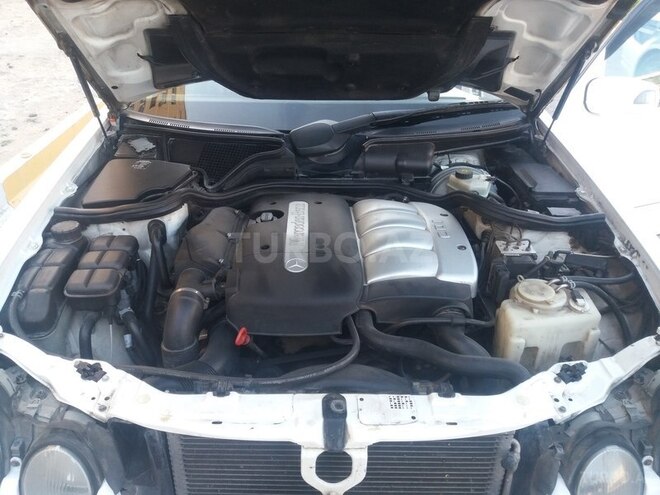 Mercedes E 220 2001, 272,000 km - 2.2 l - Sumqayıt
