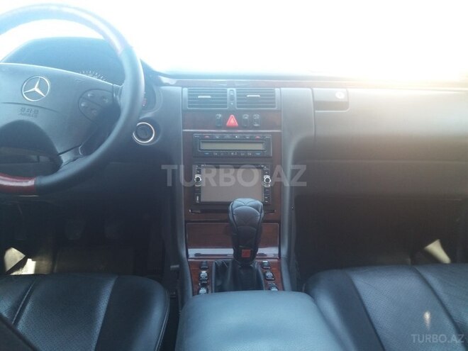 Mercedes E 220 2001, 272,000 km - 2.2 l - Sumqayıt