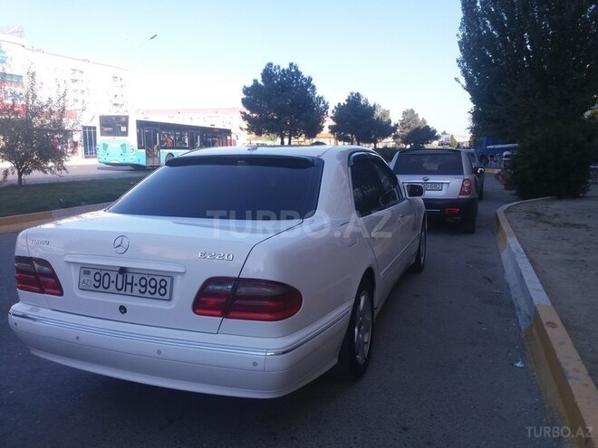 Mercedes E 220 2001, 272,000 km - 2.2 l - Sumqayıt