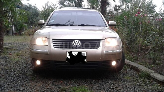 Volkswagen Passat 2001, 180,000 km - 2.8 l - Lənkəran