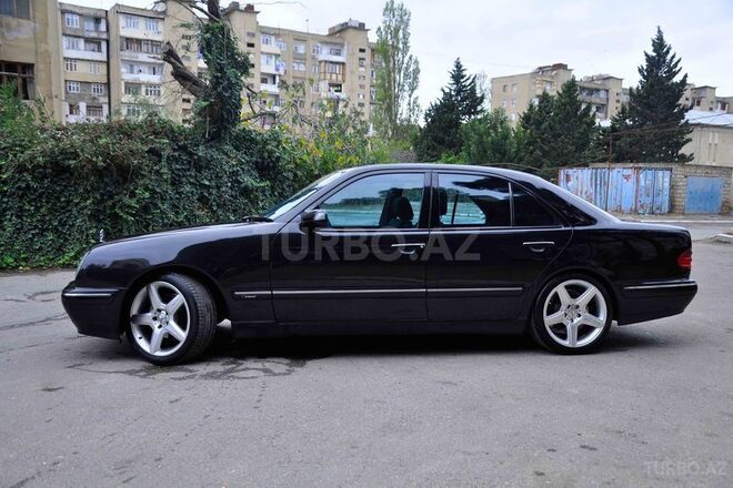 Mercedes E 240 1999, 267,880 km - 2.4 l - Bakı