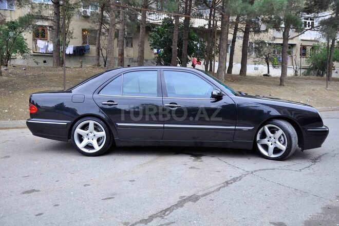Mercedes E 240 1999, 267,880 km - 2.4 l - Bakı