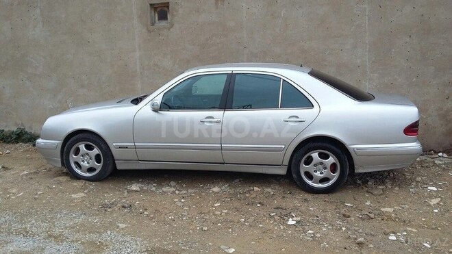 Mercedes E 270 2001, 321,000 km - 2.7 l - Bakı