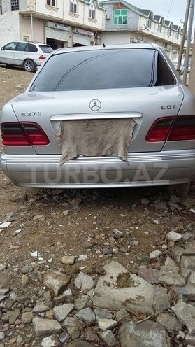 Mercedes E 270 2001, 321,000 km - 2.7 l - Bakı