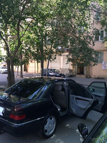 Mercedes C 240 1998, 282,000 km - 2.4 l - Bakı
