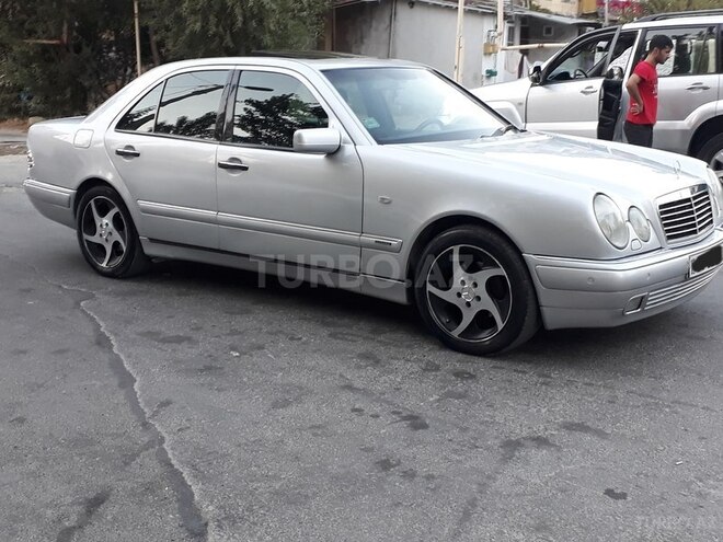 Mercedes E 240 1999, 268,500 km - 2.4 l - Bakı