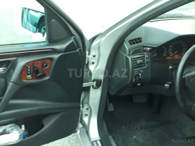 Mercedes E 240 1999, 268,500 km - 2.4 l - Bakı