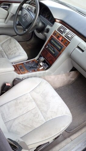 Mercedes E 280 1997, 324,000 km - 2.8 l - Sumqayıt