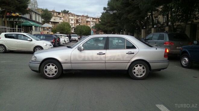 Mercedes C 220 1995, 290,000 km - 2.2 л - Bakı