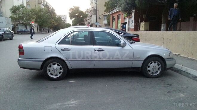 Mercedes C 220 1995, 290,000 km - 2.2 л - Bakı
