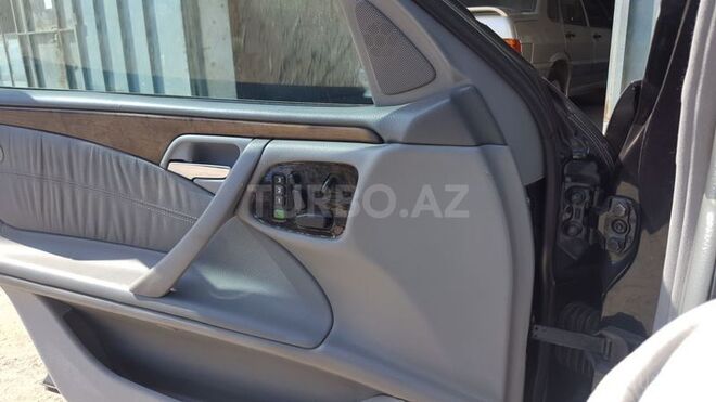 Mercedes E 240 2000, 212,000 km - 2.6 l - Bakı
