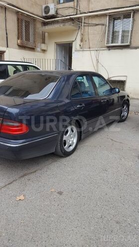 Mercedes E 240 2000, 212,000 km - 2.6 l - Bakı