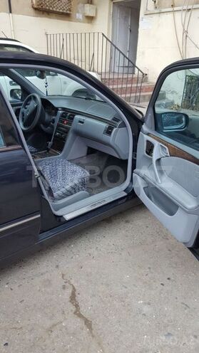Mercedes E 240 2000, 212,000 km - 2.6 l - Bakı