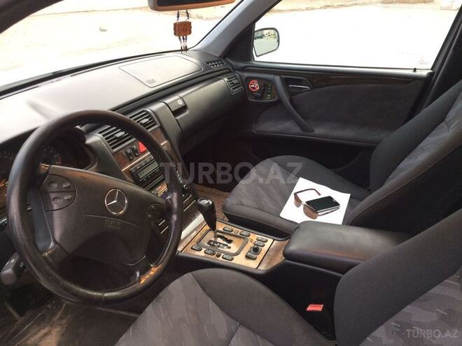 Mercedes E 240 2001, 164,732 km - 2.6 l - Bakı