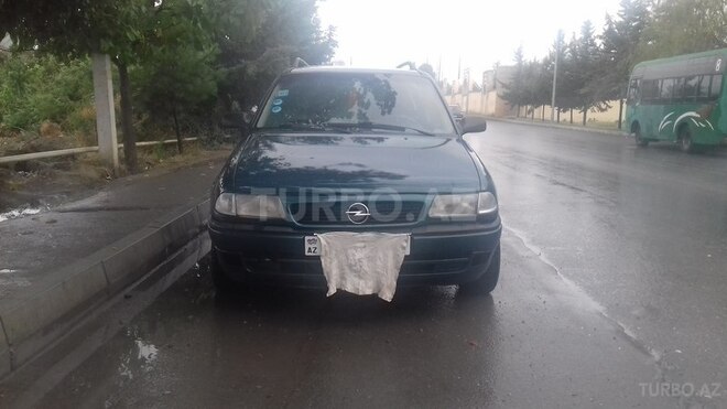 Opel Astra 1997, 350,000 km - 1.6 l - Mingəçevir