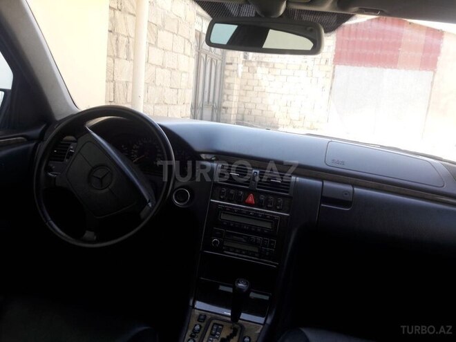 Mercedes E 240 1998, 300,000 km - 2.4 l - Bakı