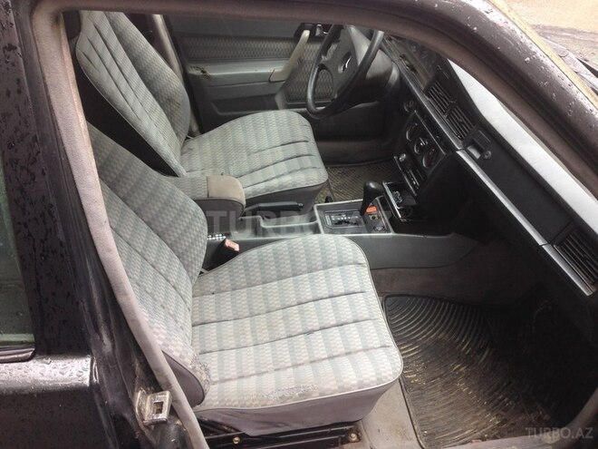 Mercedes 190 1990, 296,000 km - 2.3 l - Bakı