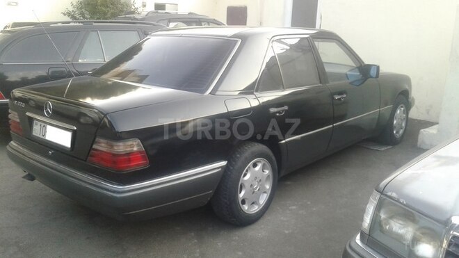 Mercedes E 220 1993, 470,000 km - 2.2 l - Quba