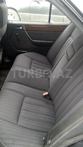 Mercedes E 220 1993, 470,000 km - 2.2 l - Quba